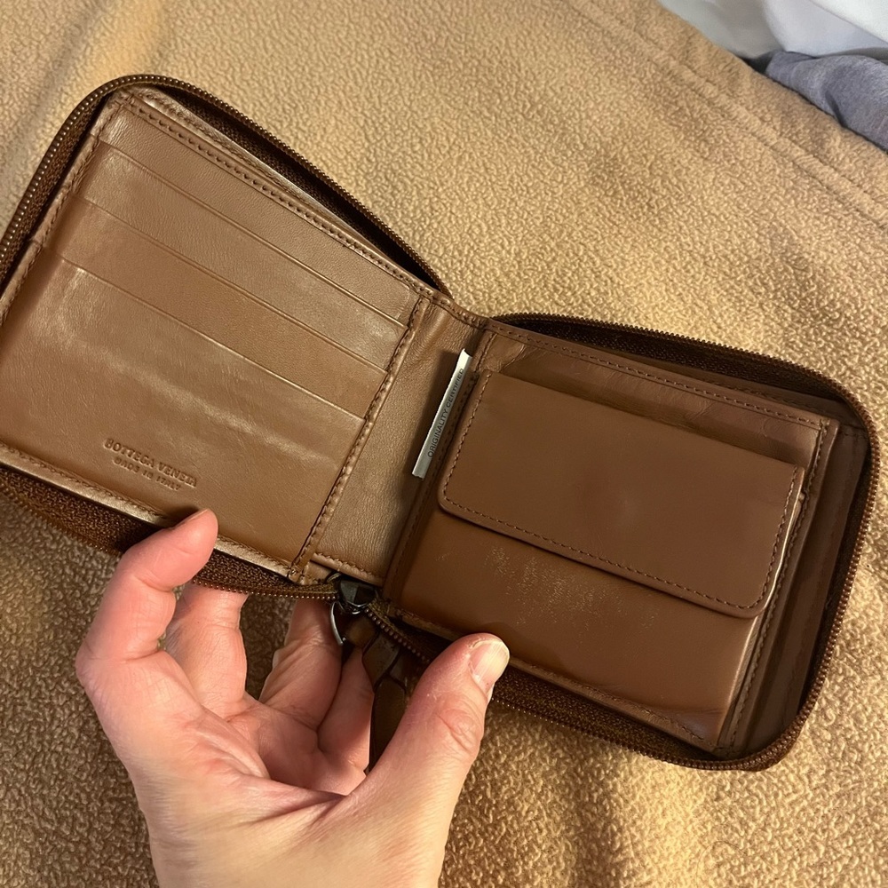 SOLD - Bottega Veneta Intreciatto lambskin leather zip around bifold wallet - Picture 5 of 15